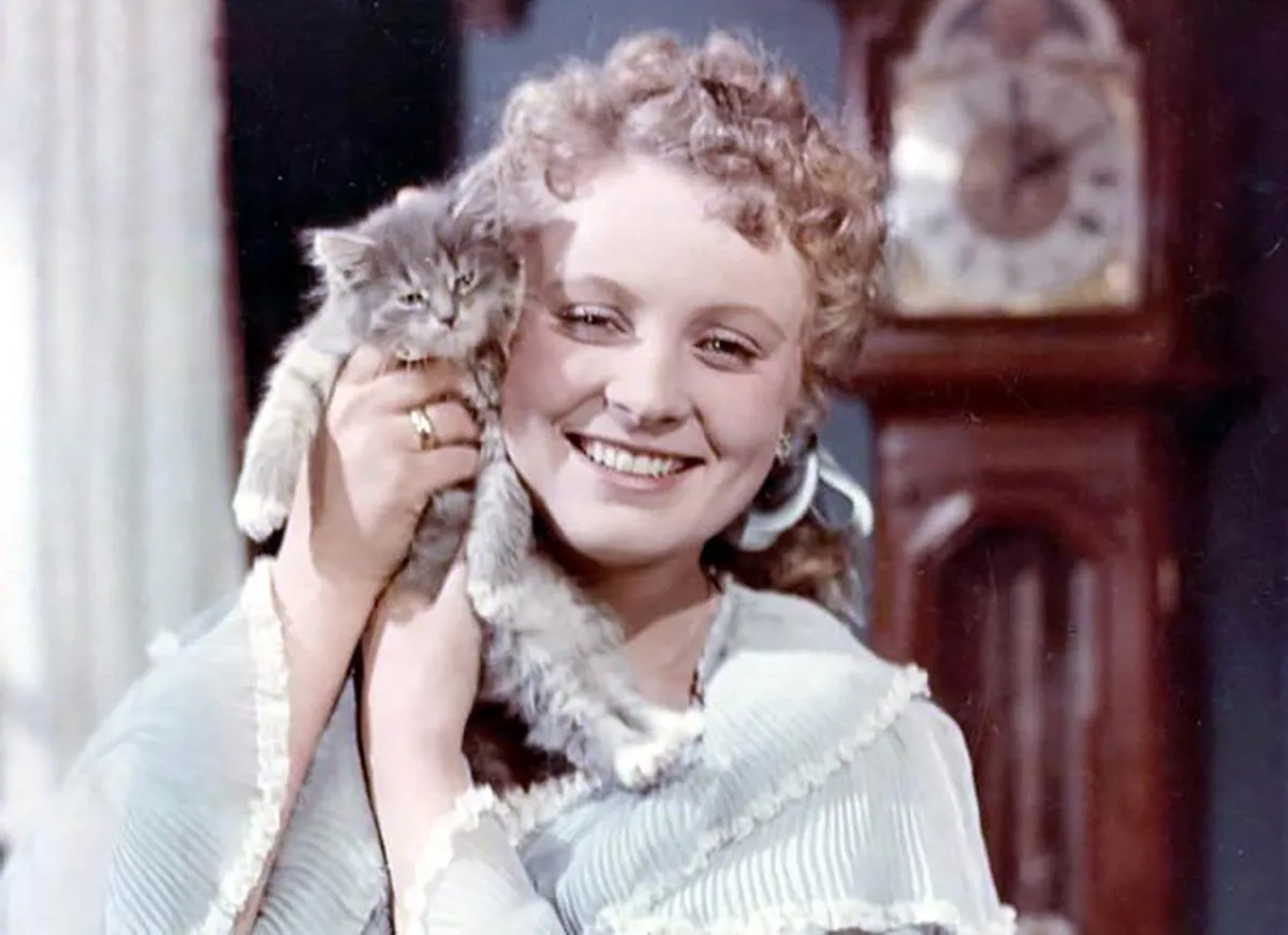 Алла Ларионова в фильме Анна на шее 3