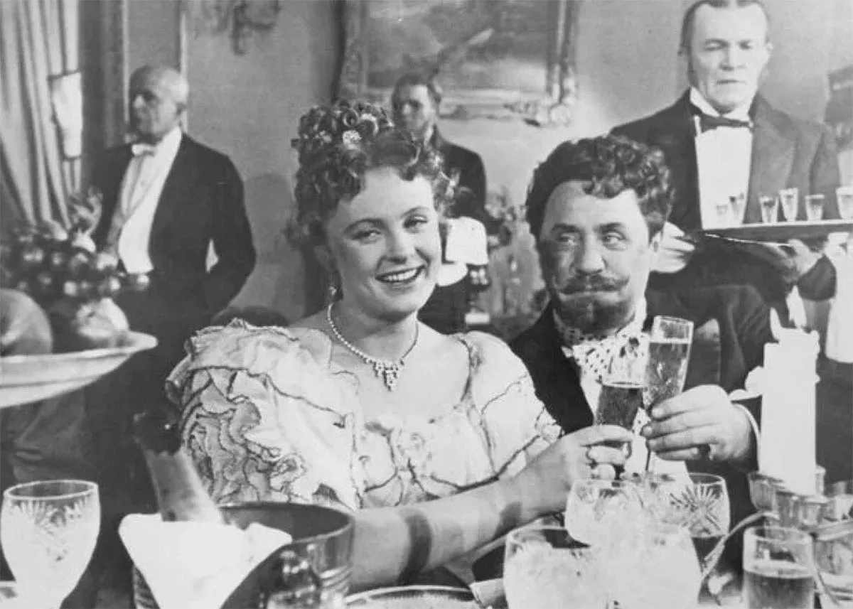 Алла Ларионова в фильме Анна на шее 5