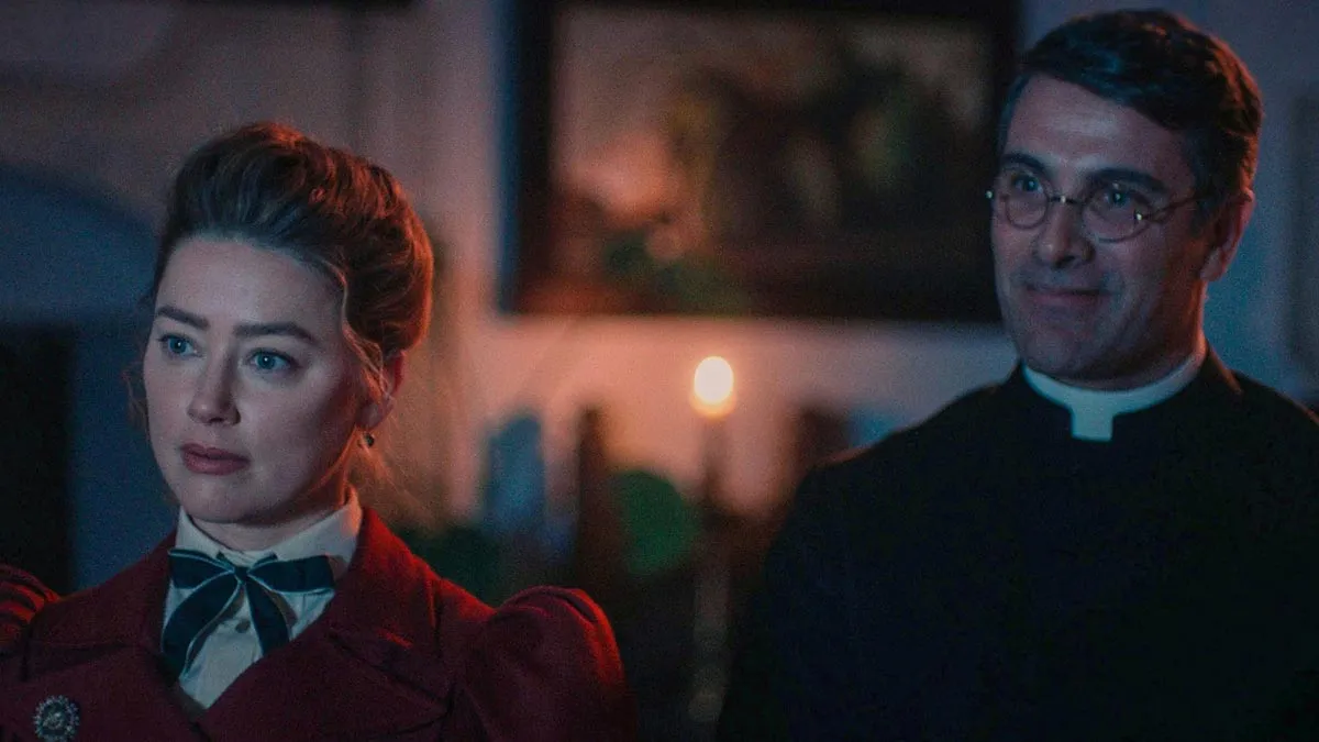 Эмбер Хёрд в фильме 13 пришествий дьявола