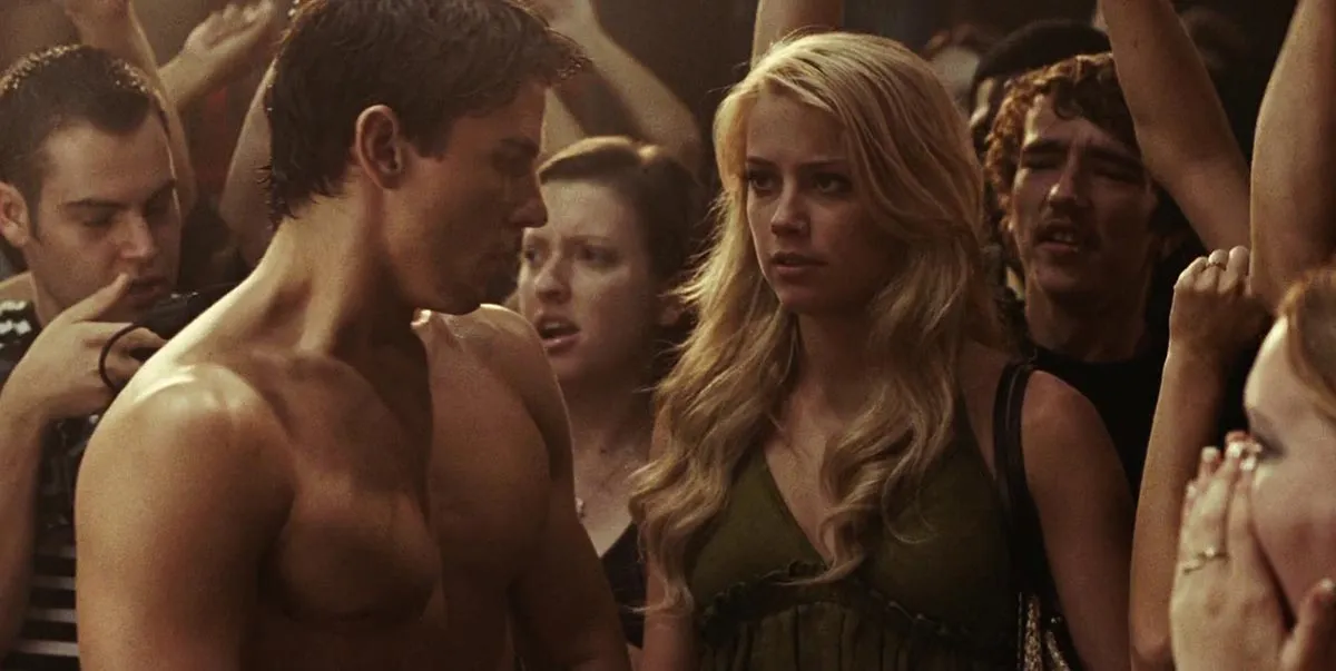 Эмбер Хёрд в фильме Никогда не сдавайся