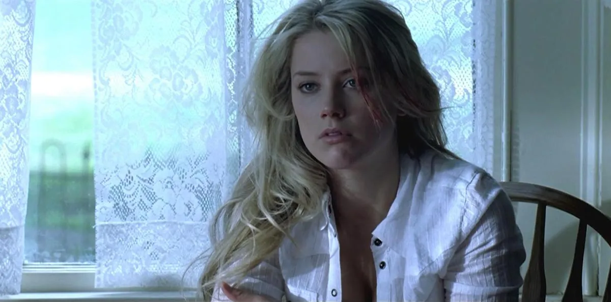 Эмбер Хёрд в фильме Все парни любят Мэнди Лейн