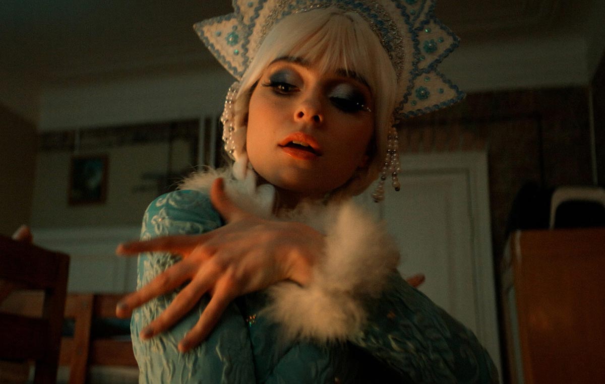 Анастасия Крылова в сериале Закрыть гештальт