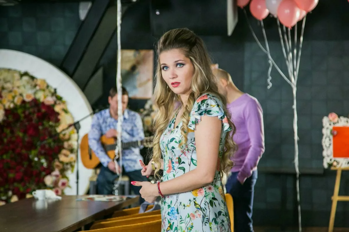 Анастасия Веденская в сериале Рая знает всё!