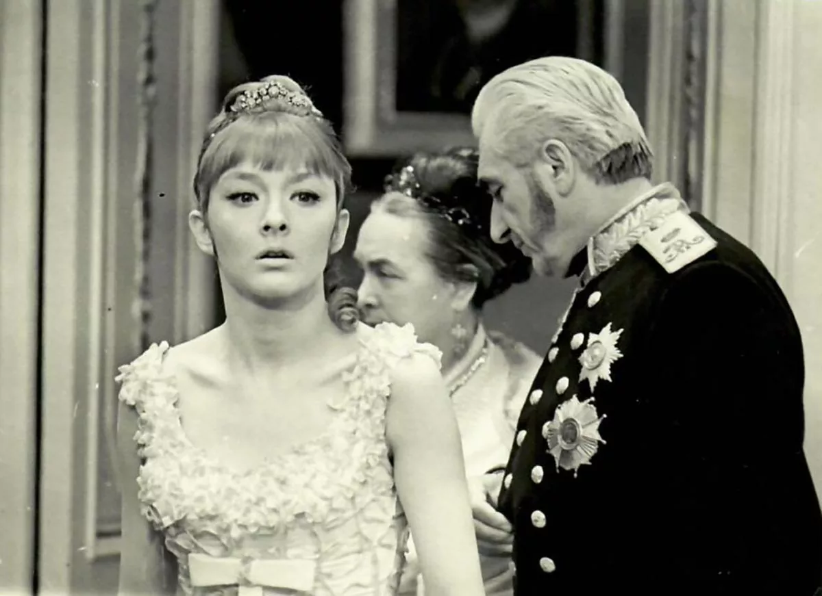 Анастасия Вертинская в фильме Анна Каренина Анастасия Вертинская в фильме Анна Каренина