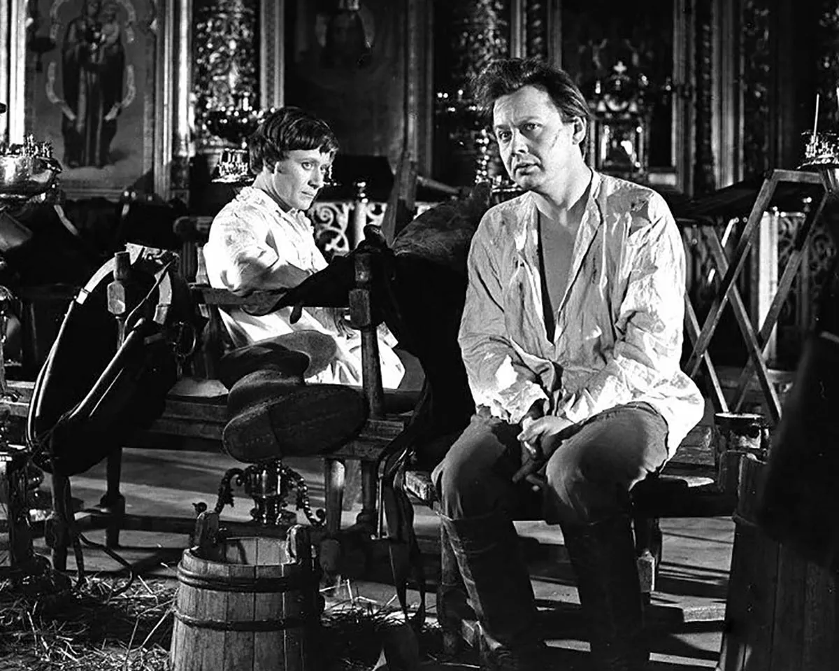 Андрей Миронов в фильме Достояние республики