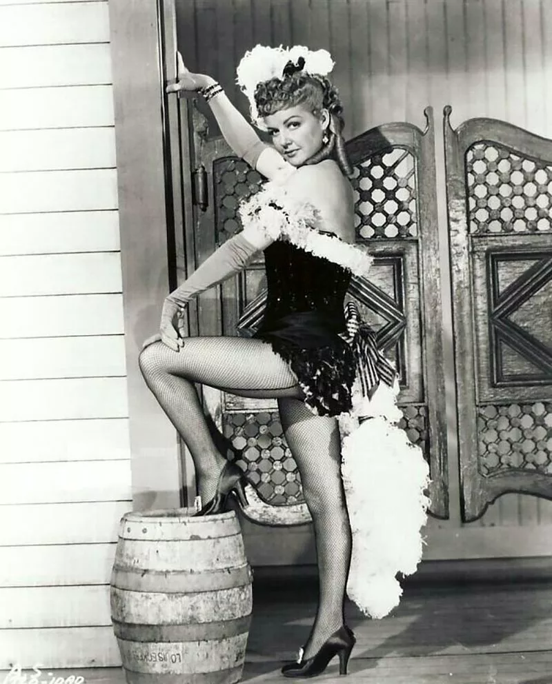 Энн Шеридан в фильме Возьми меня в город