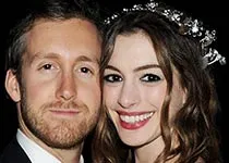 Энн Хэтэуэй и Адам Шульман