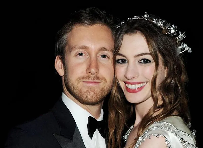 Энн Хэтэуэй и Адам Шульман Энн Хэтэуэй и Адам Шульман