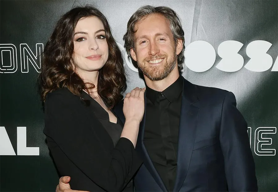 Энн Хэтэуэй и Адам Шульман Энн Хэтэуэй и Адам Шульман 4