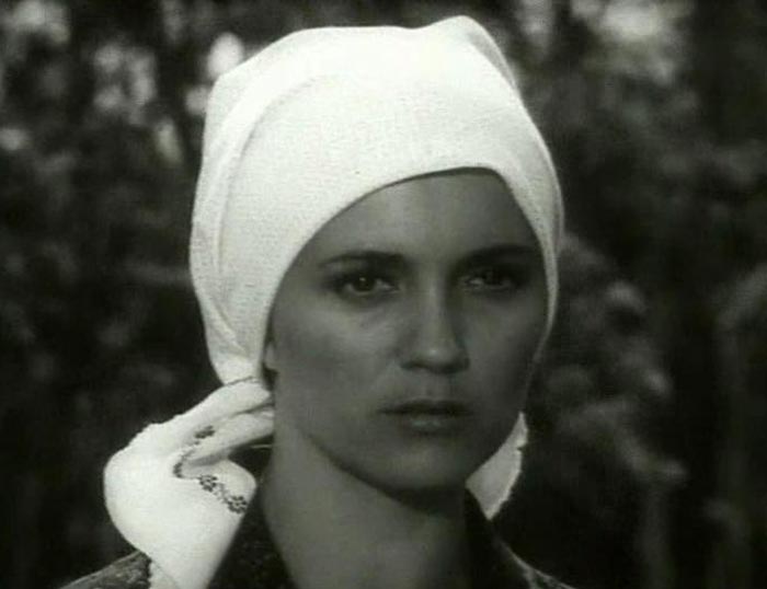 Антонина Лефтий в фильме Осенние грозы