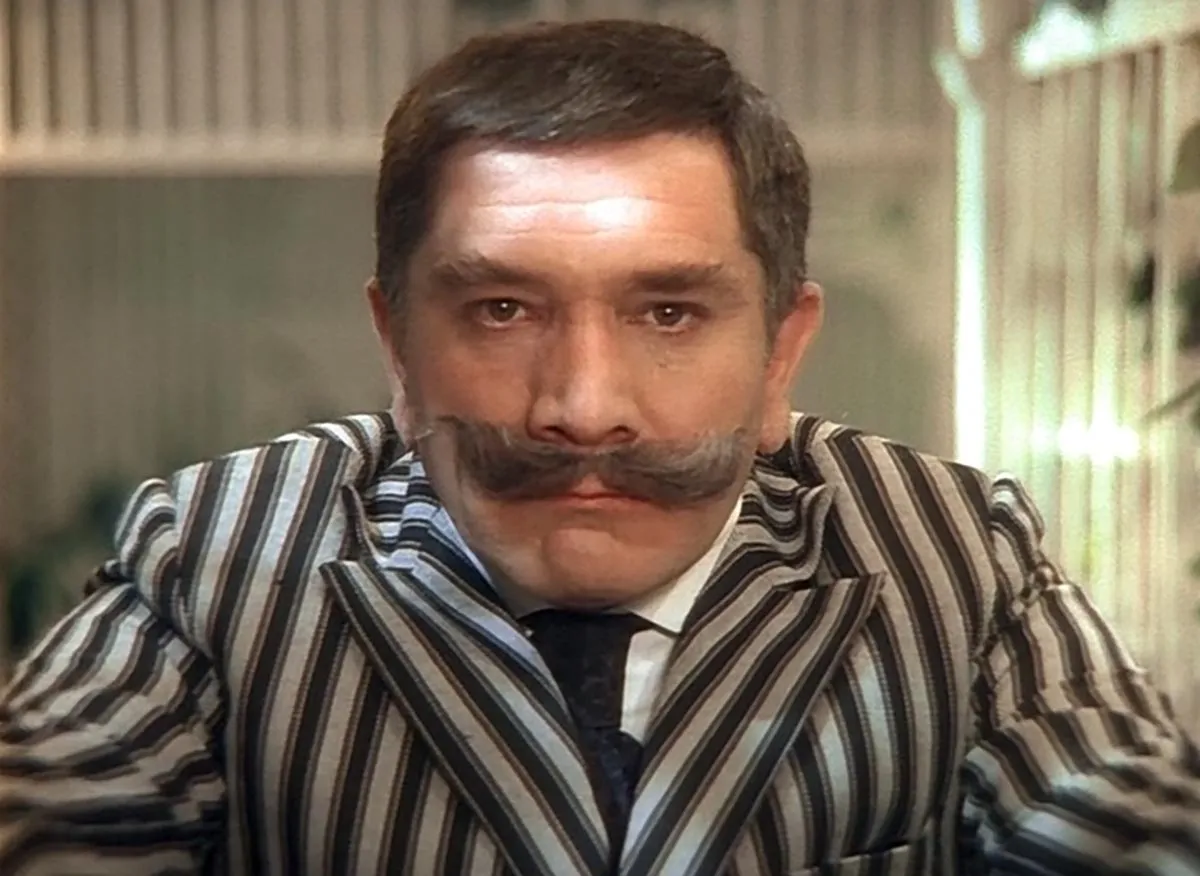 Армен Джигарханян в фильме Здравствуйте, я ваша тётя!