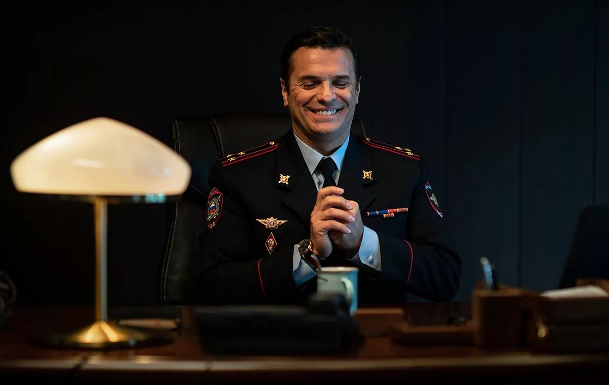 Сергей Астахов в сериале Девушки с Макаровым Сергей Астахов в сериале Девушки с Макаровым