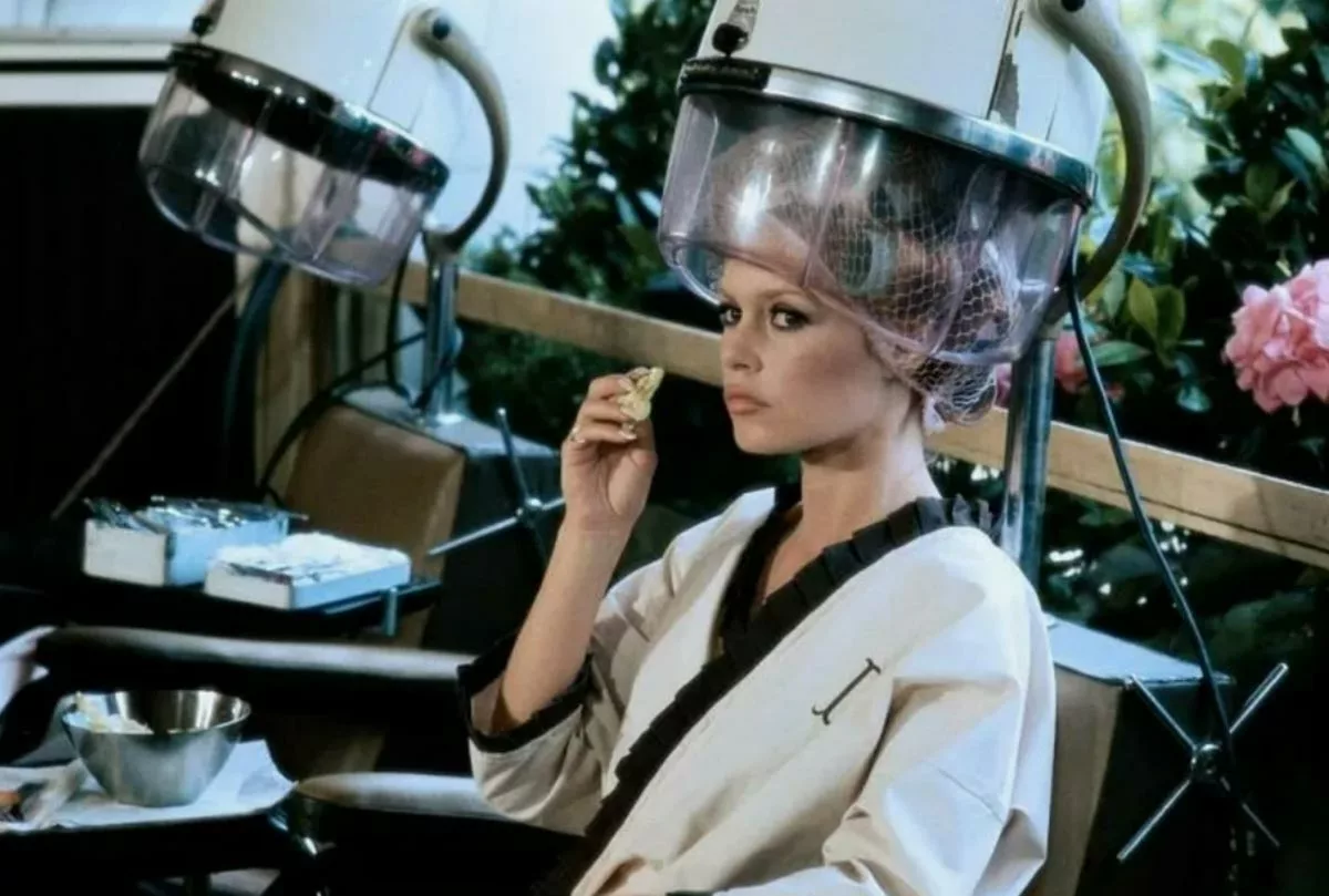 Брижит Бардо в фильме Медведь и кукла Брижит Бардо в фильме Медведь и кукла 2