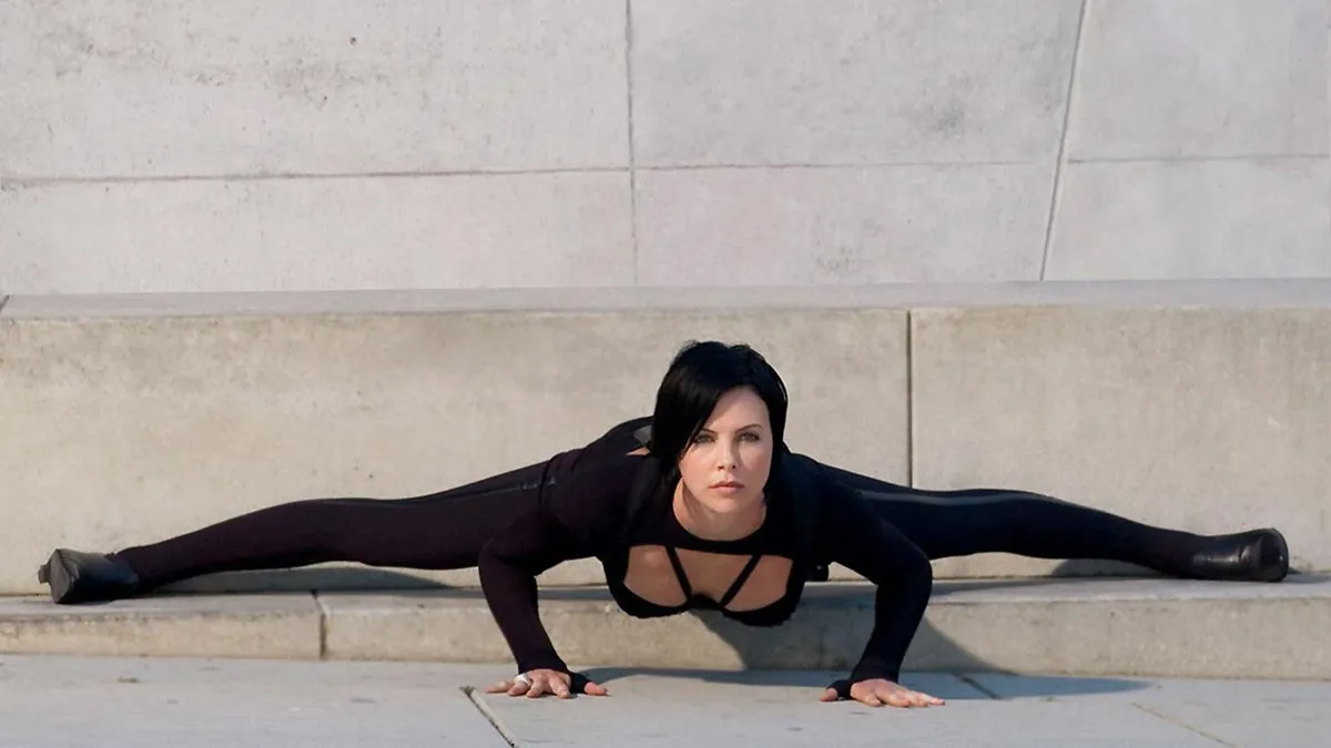 Шарлиз Терон в фильме Эон Флакс