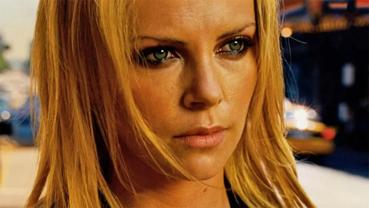 Шарлиз Терон в фильме Хэнкок