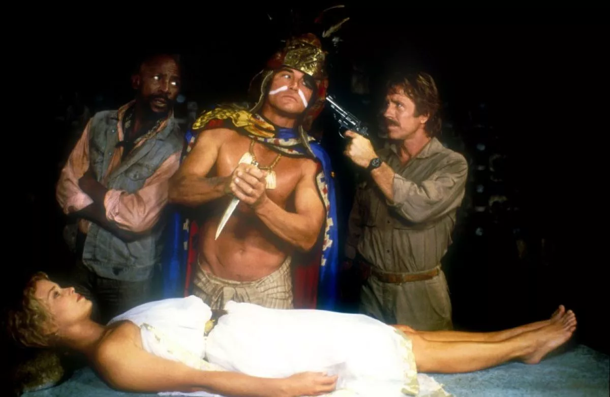 Чак Норрис в фильме Идущий по огню