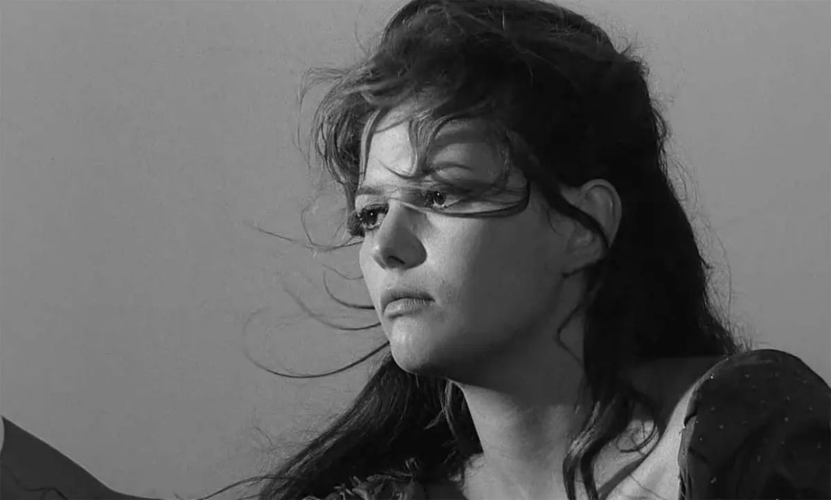 Клаудия Кардинале в фильме Девушка с чемоданом