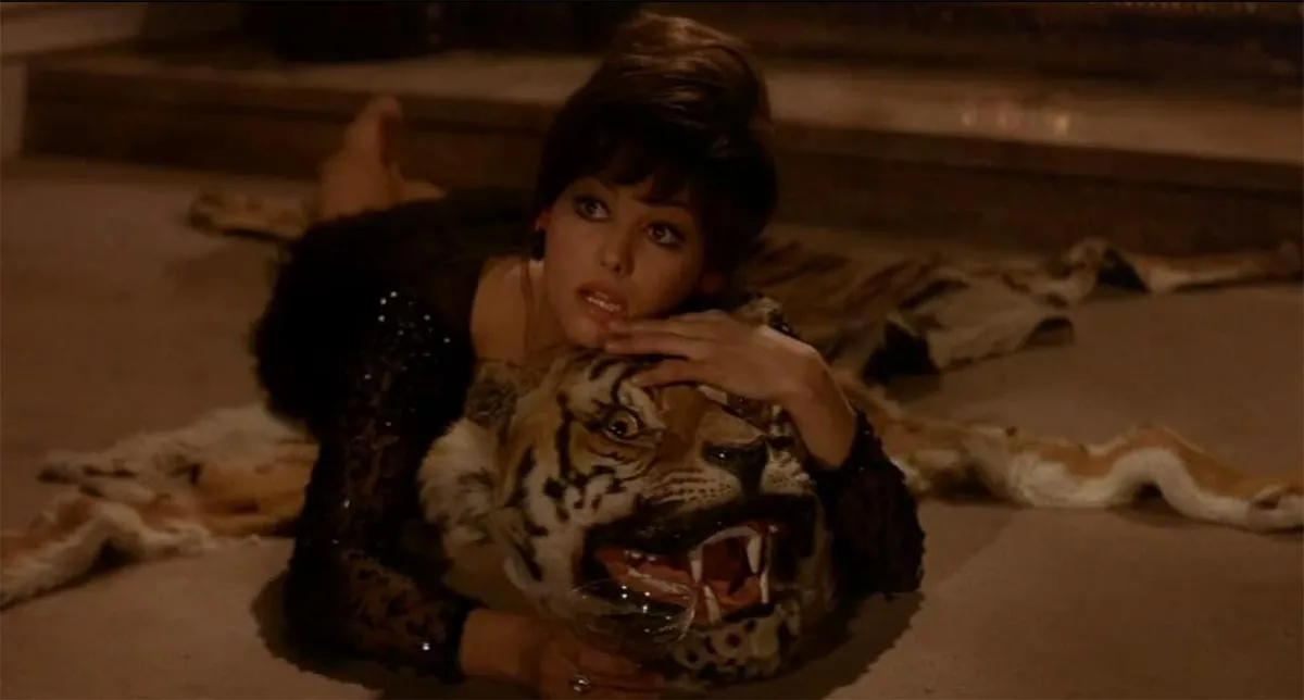 Клаудия Кардинале в фильме Розовая пантера