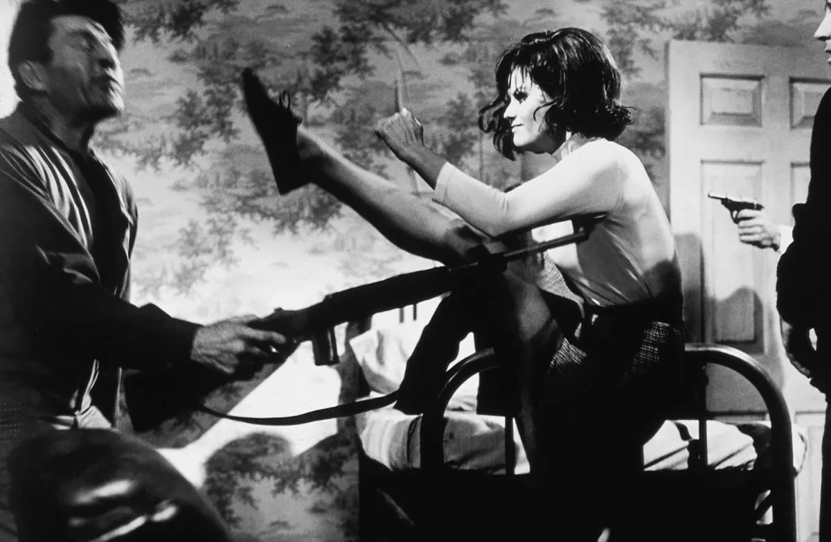 Клаудия Кардинале в фильме С завязанными глазами