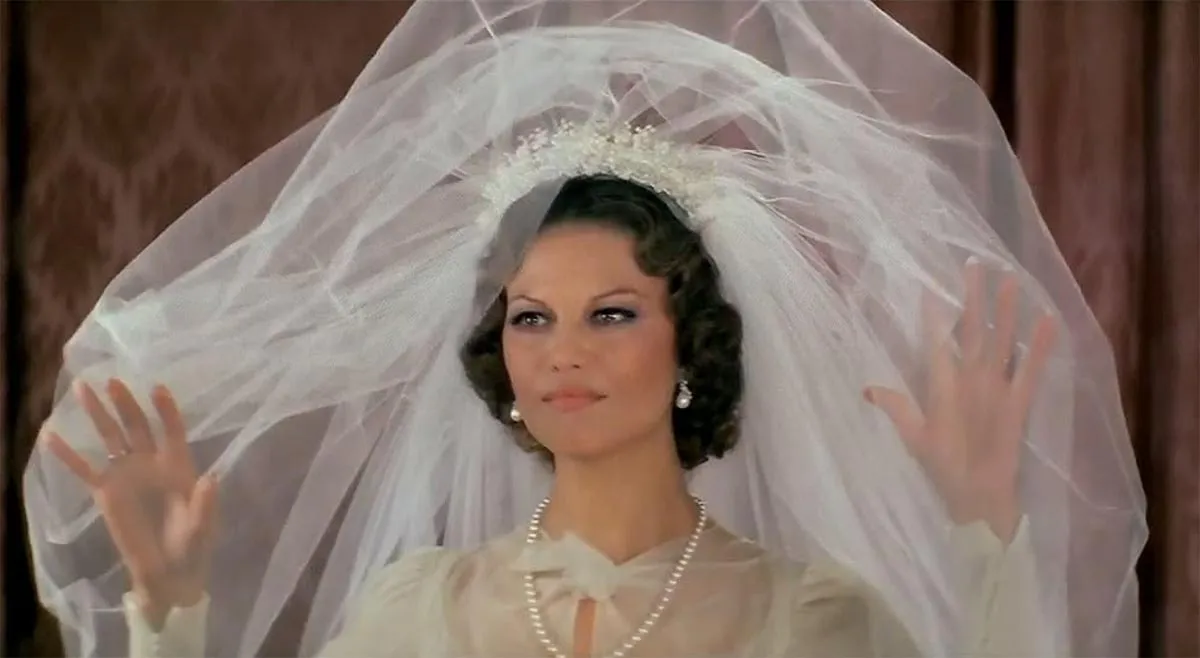 Клаудия Кардинале в фильме Семейный портрет в интерьере