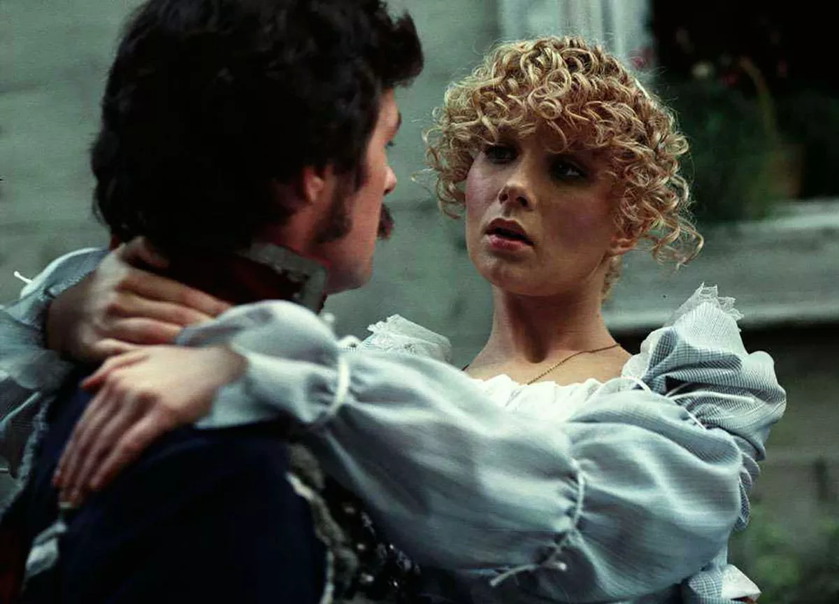 Дарья Михайлова в фильме Проделки в старинном духе