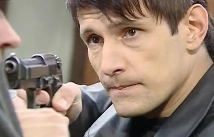 Денис Бургазлиев в сериале Час Волкова Денис Бургазлиев в сериале Час Волкова