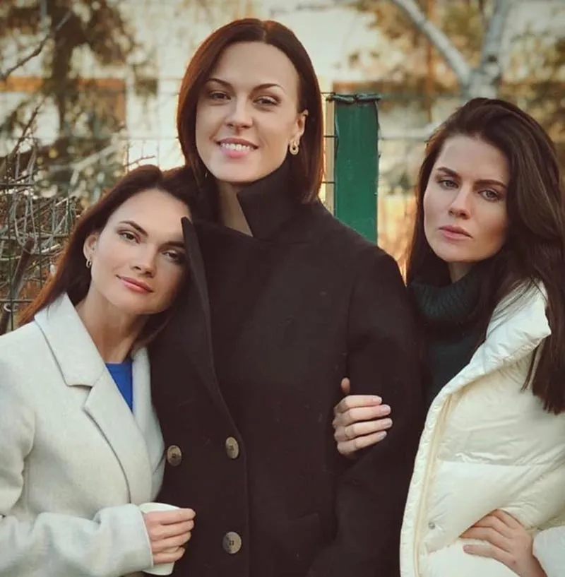 Екатерина Астахова в сериале Три сестры