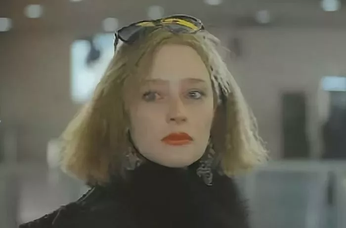 Елена Дробышева в фильме Любовь французская и русская Елена Дробышева в фильме Любовь французская и русская