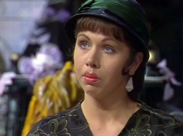 Елена Папанова в фильме Ложь на длинных ногах