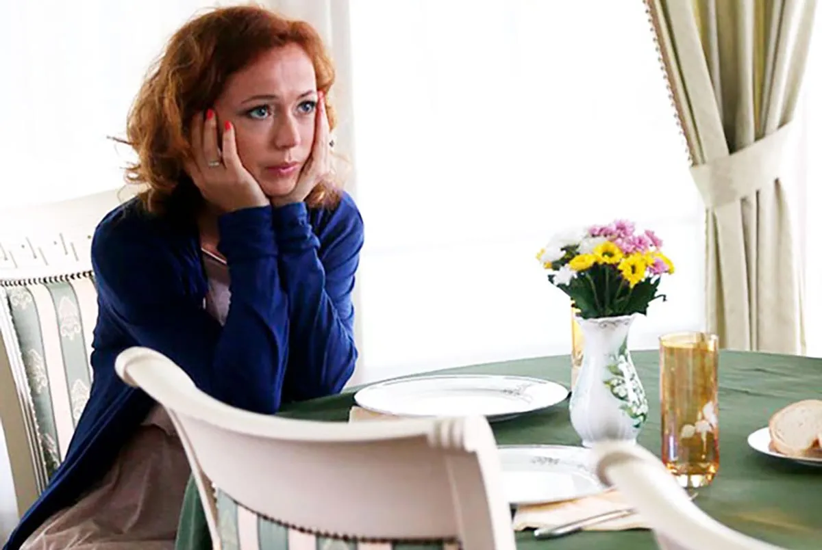 Елена Захарова в сериале От первого до последнего слова