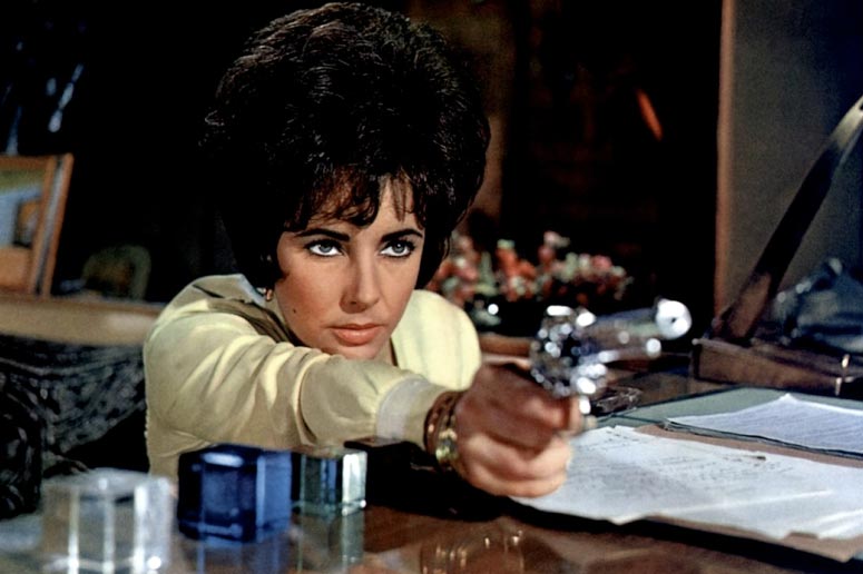 Элизабет Тейлор в фильме Комедианты Элизабет Тейлор в фильме Комедианты