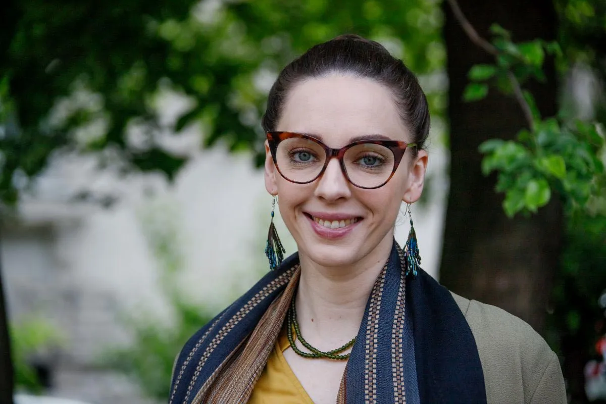 Елизавета Нилова в сериале Павлин, или Треугольник в квадрате Елизавета Нилова в сериале Павлин, или Треугольник в квадрате