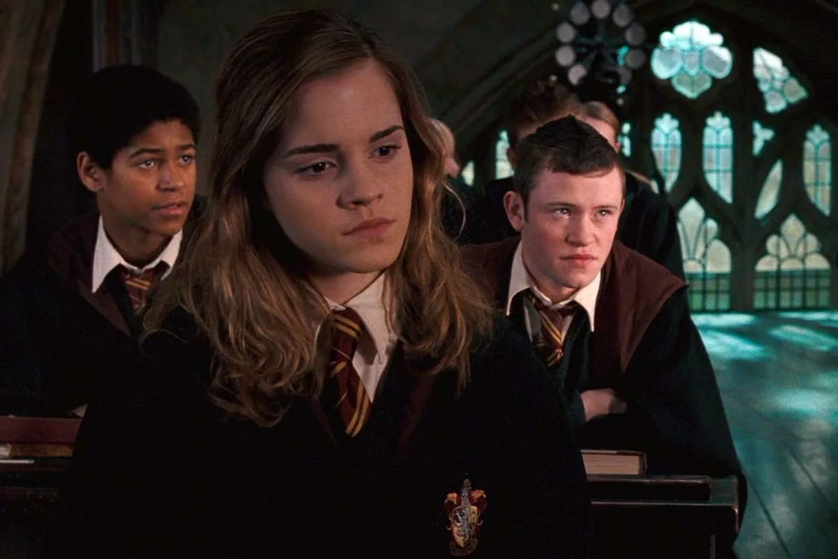 Эмма Уотсон в фильме Гарри Поттер и Орден Феникса Эмма Уотсон в фильме Гарри Поттер и Орден Феникса