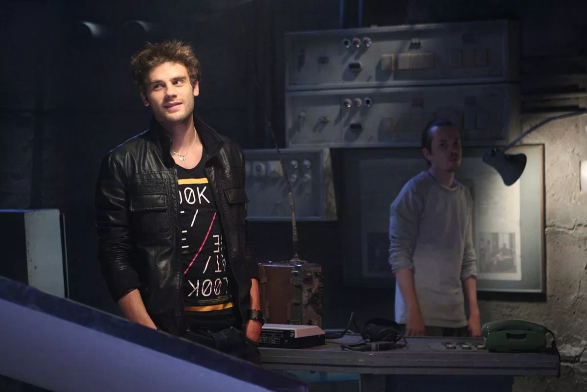 Дмитрий Ендальцев в сериале Выжить после Дмитрий Ендальцев в сериале Выжить после