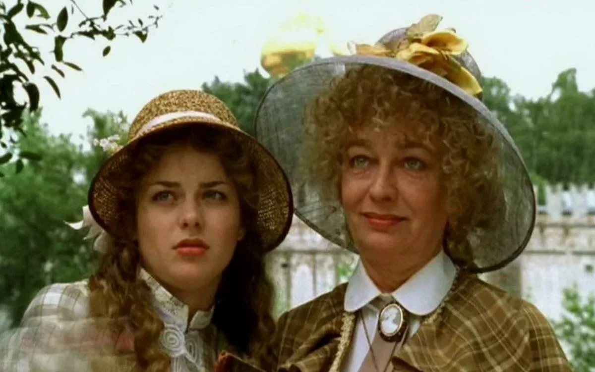 Эва Шикульска в фильме Азазель