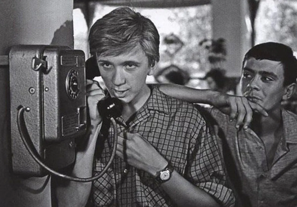 Евгений Стеблов в фильме Я шагаю по Москве Евгений Стеблов в фильме Я шагаю по Москве