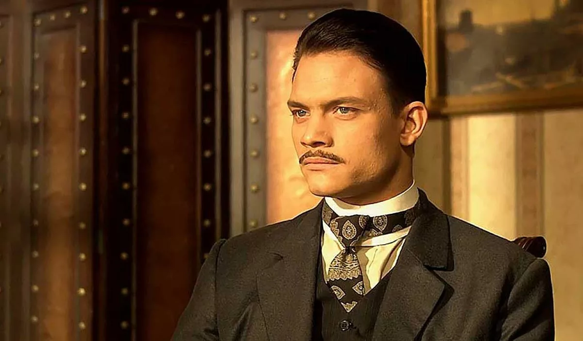 Евгений Ткачук в сериале Жизнь и приключения Мишки Япончика Евгений Ткачук в сериале Жизнь и приключения Мишки Япончика