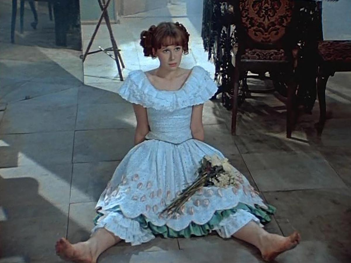 Евгения Симонова в фильме Обыкновенное чудо 2