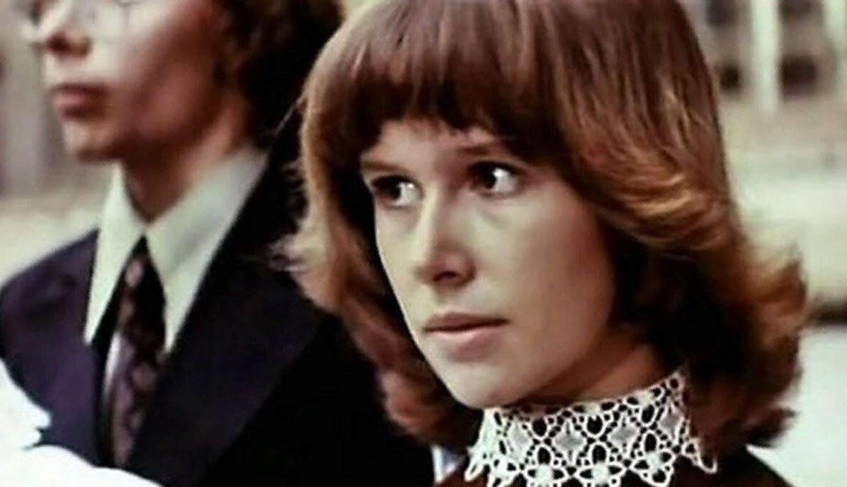 Евгения Симонова в фильме Школьный вальс