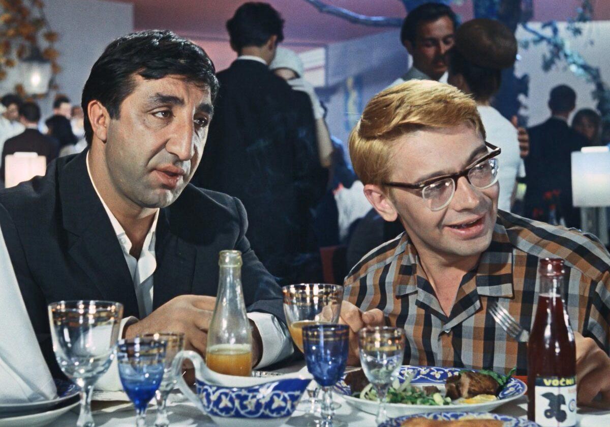 Фрунзик Мкртчян в фильме Кавказская пленница, или Новые приключения Шурика 4