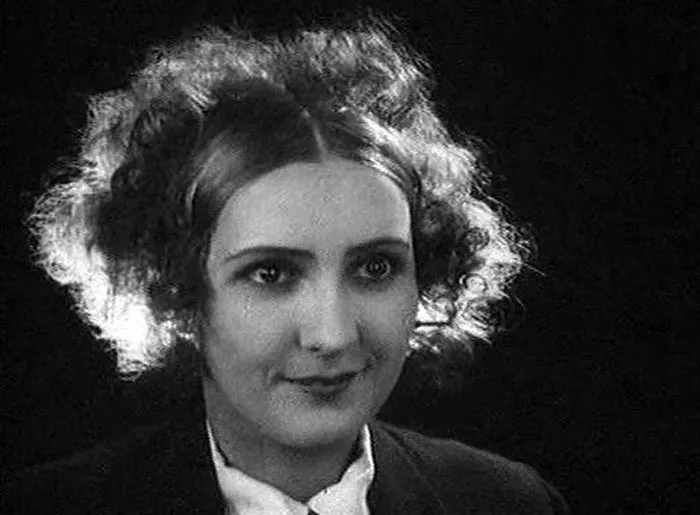 Галина Кравченко в фильме Кукла с миллионами