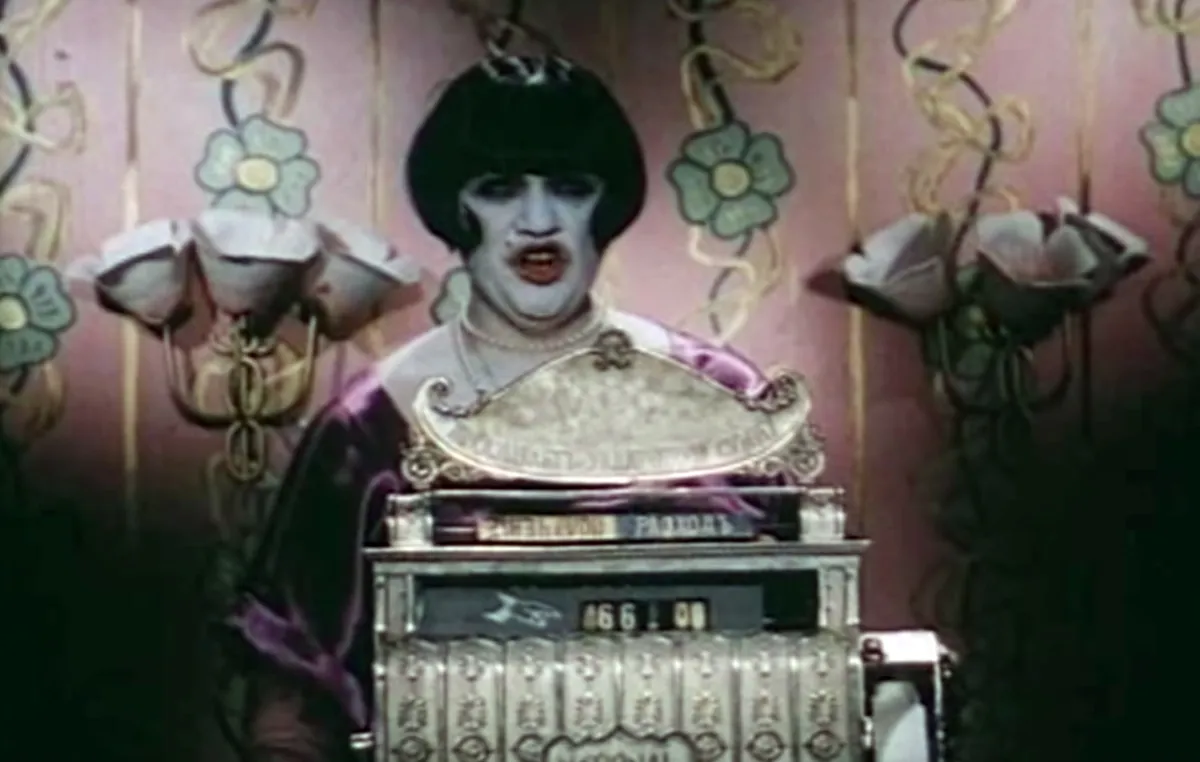 Галина Волчек в фильме Маяковский смеется