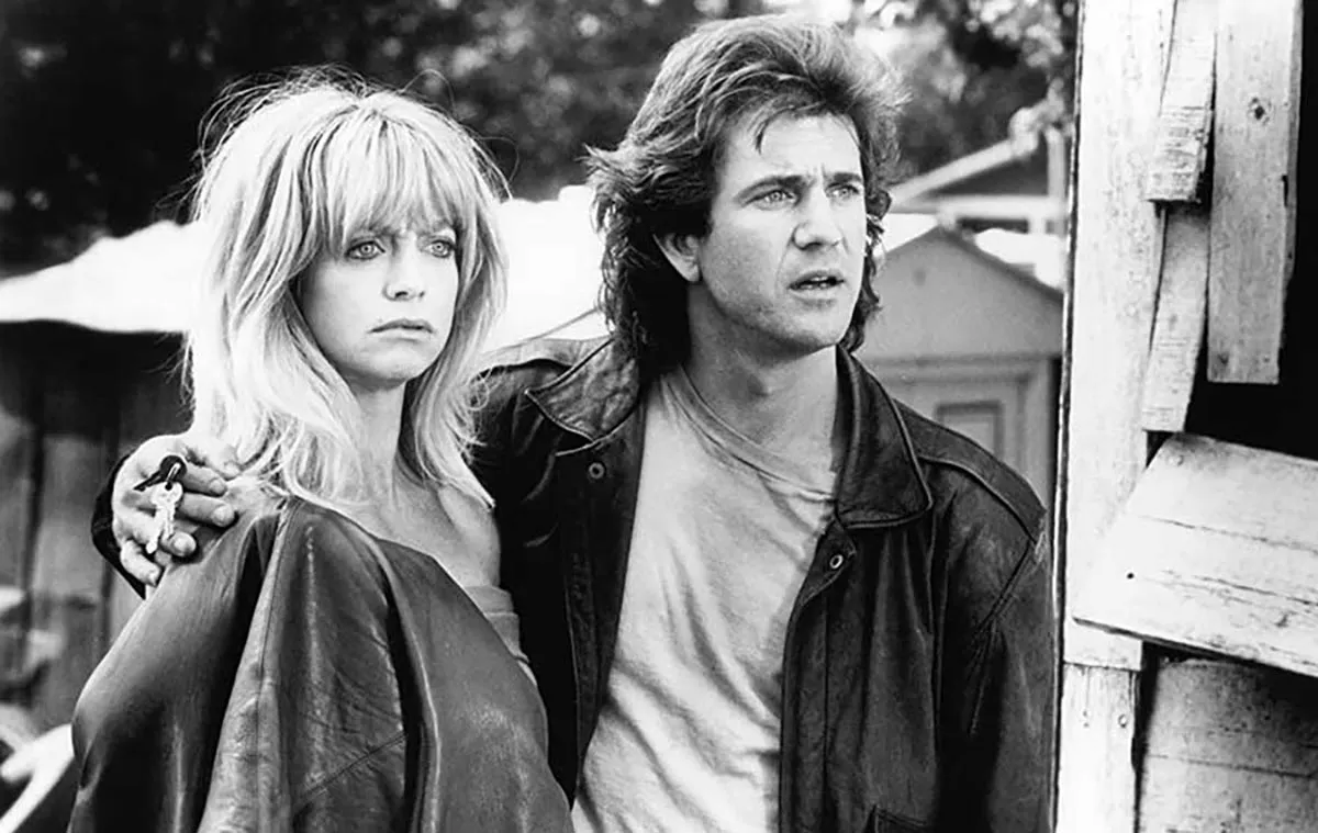 Голди Хоун в фильме Птичка на проводе