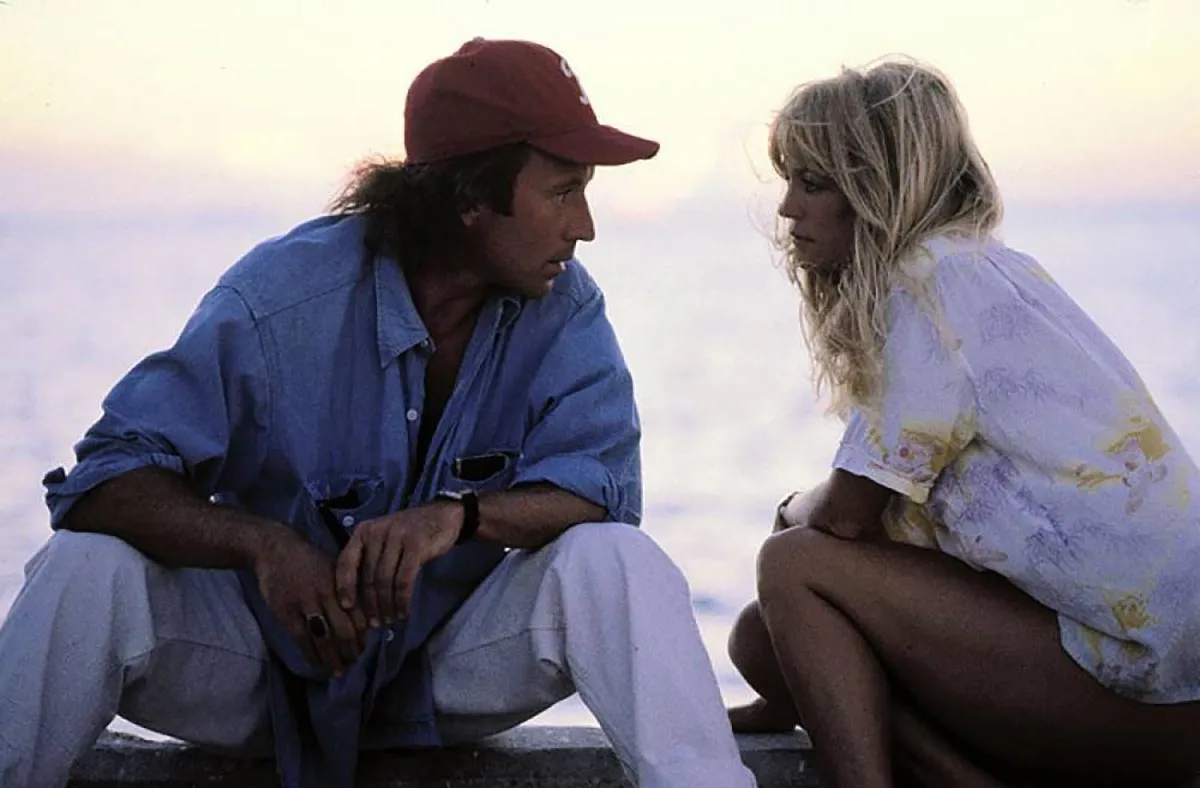 Голди Хоун в фильме Вкривь и вкось