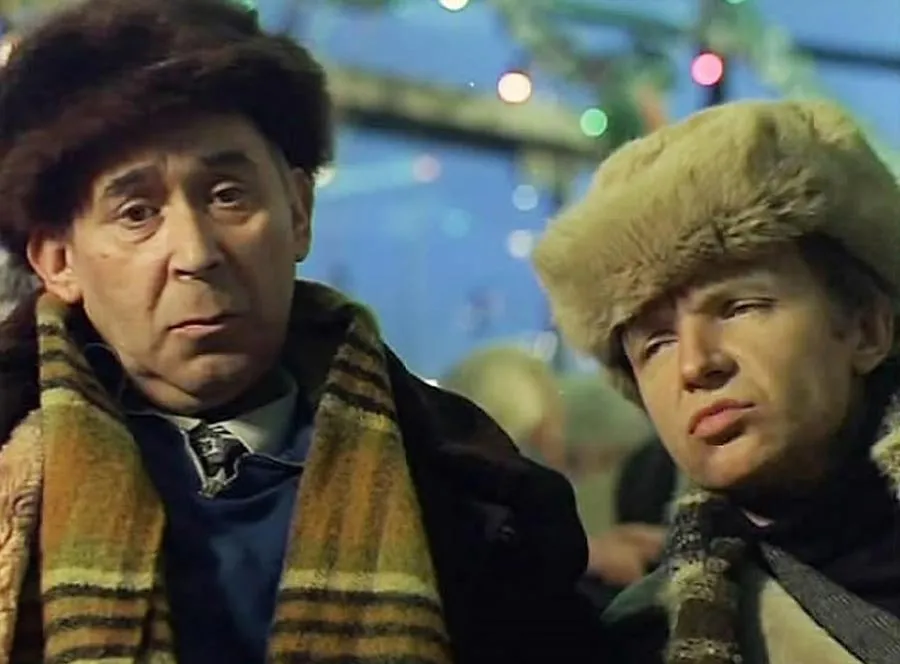 Готлиб Ронинсон в фильме Ирония судьбы, или С лёгким паром!