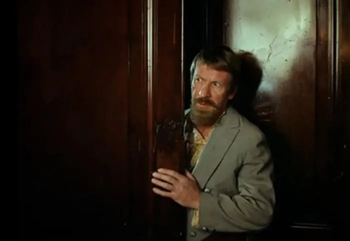 Иван Краско в фильме Господин оформитель