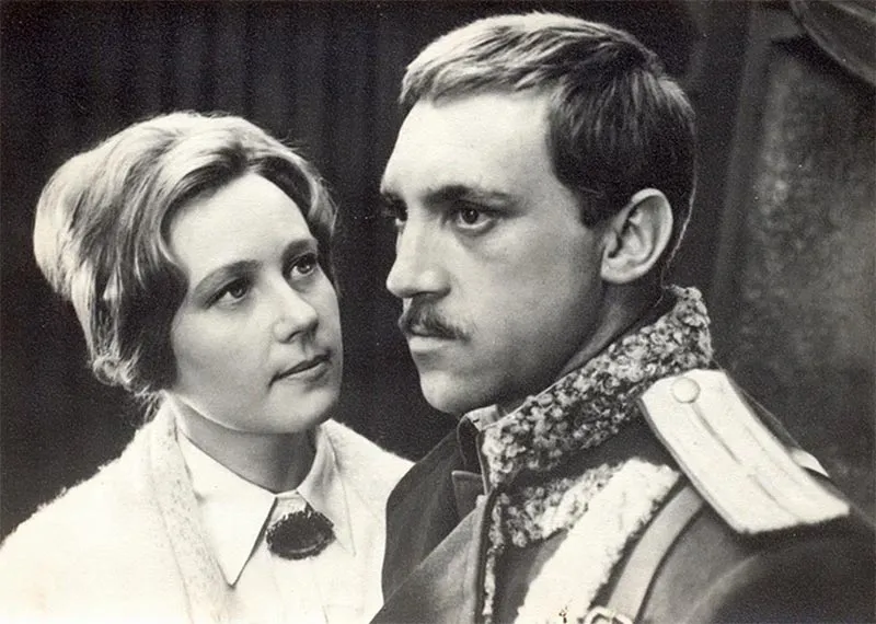 Ия Саввина в фильме Служили два товарища