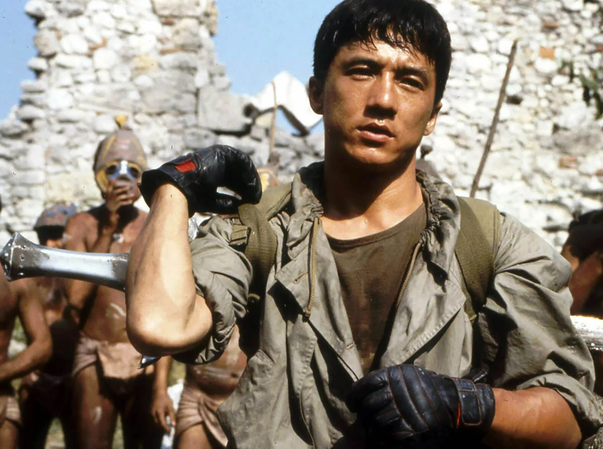 Джеки Чан в фильме Доспехи Бога Джеки Чан в фильме Доспехи Бога