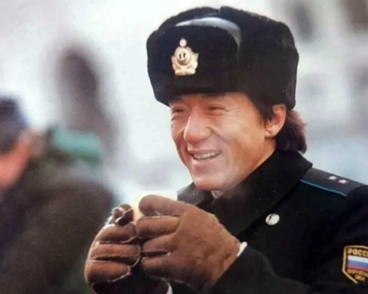 Джеки Чан в фильме Первый удар Джеки Чан в фильме Первый удар