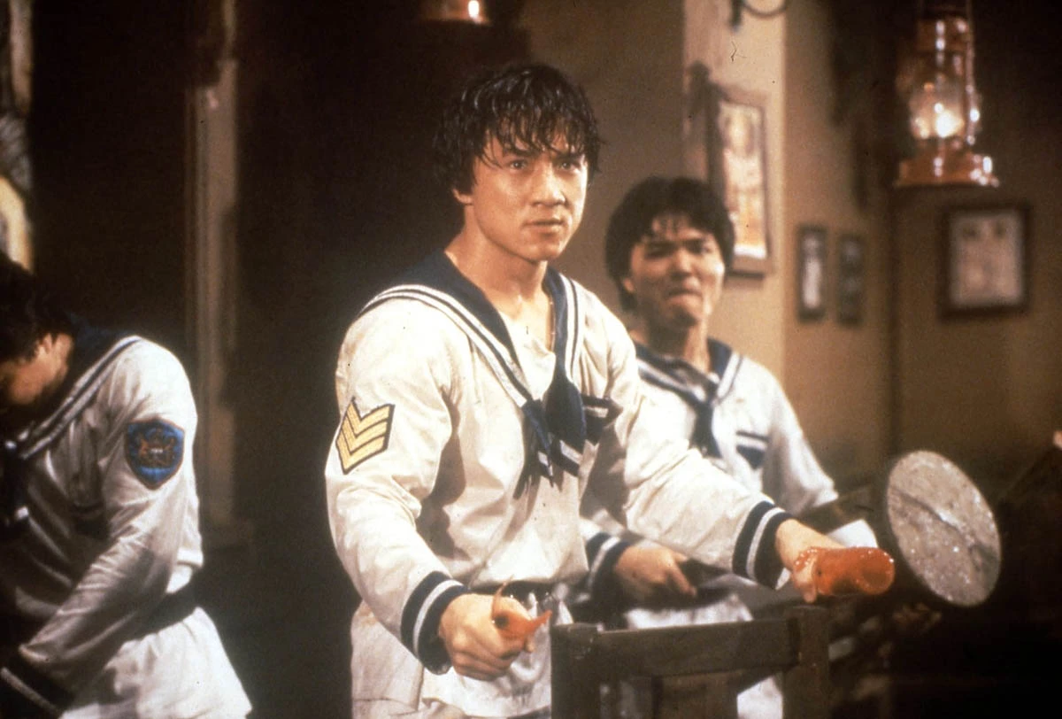 Джеки Чан в фильме Проект А Джеки Чан в фильме Проект А